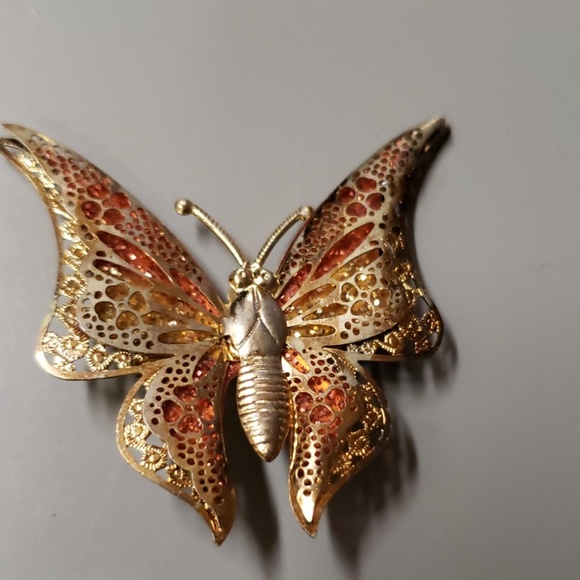 Jewelry - Ladies metal butterfly brooch